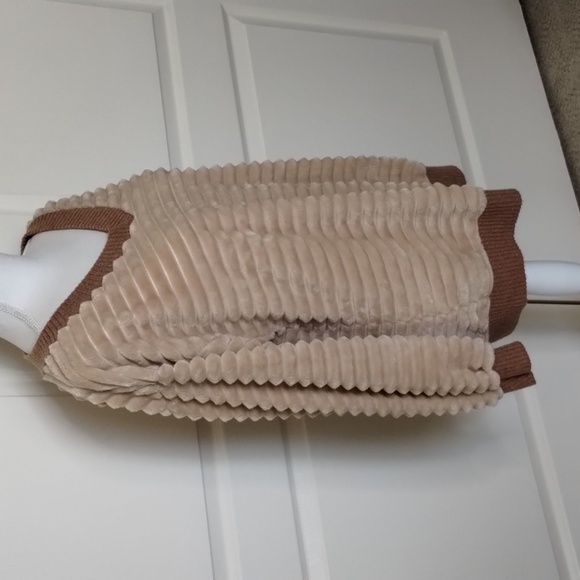 Ces Femme fuzzy teddy texture V-neck top size small oversized, beige and tan - Picture 3 of 11